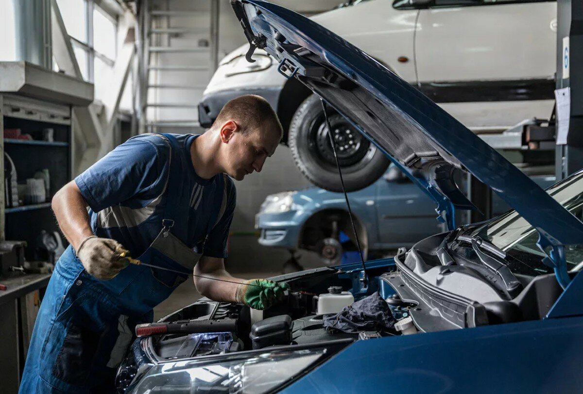 Aviator Car Servicete Ön Aks Süspansiyonunun Kauçuk Elemanlarının Güncellenmesi ve Değiştirilmesi Uzmanı